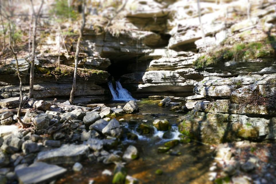 waterfall-2487917_960_720